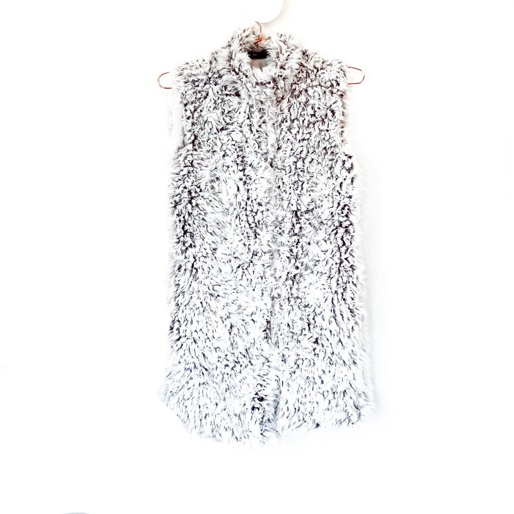 love token white faux fur button up vest with pockets - Picture 2 of 6